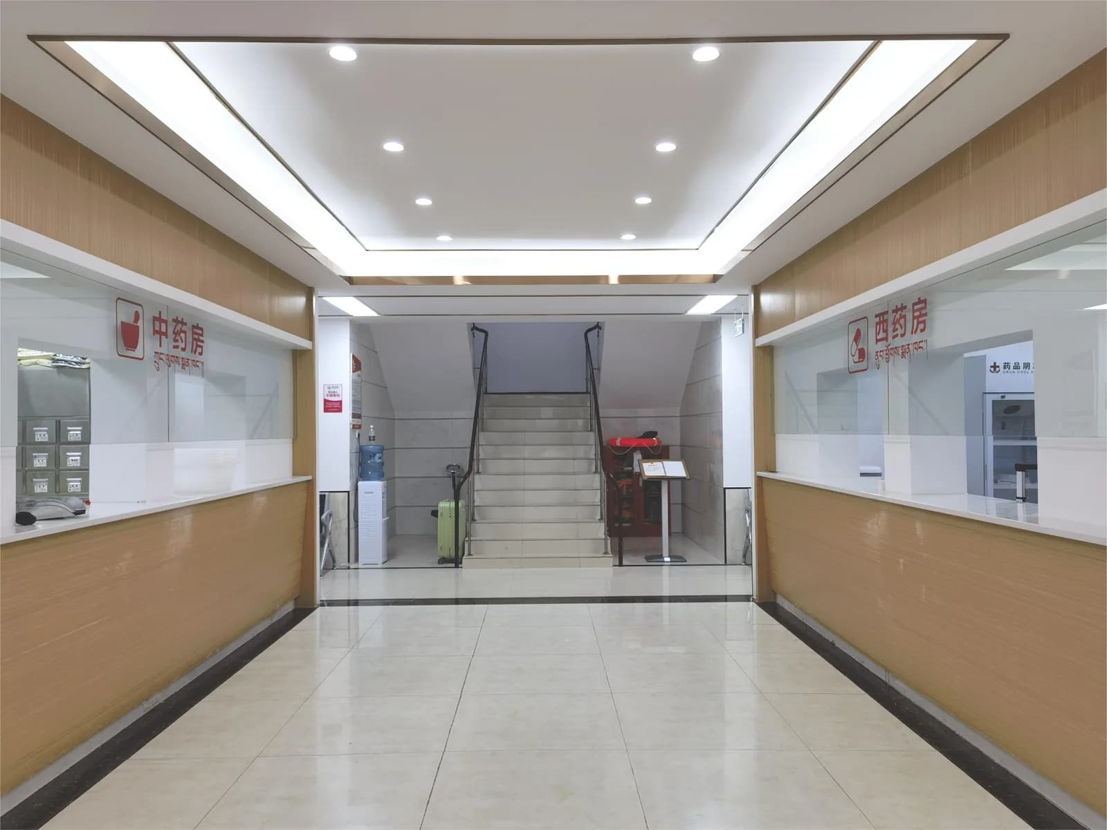 成都城南新生医院药房服务区实景